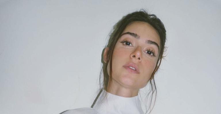 Thaila Ayala presta linda homenagem à amiga Débora Nascimento