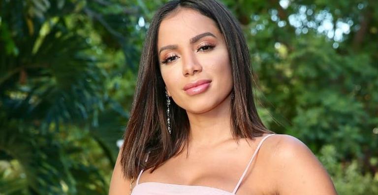 Anitta é flagrada dando bronca em criança que bateu na avó no casamento de Carlinhos Maia