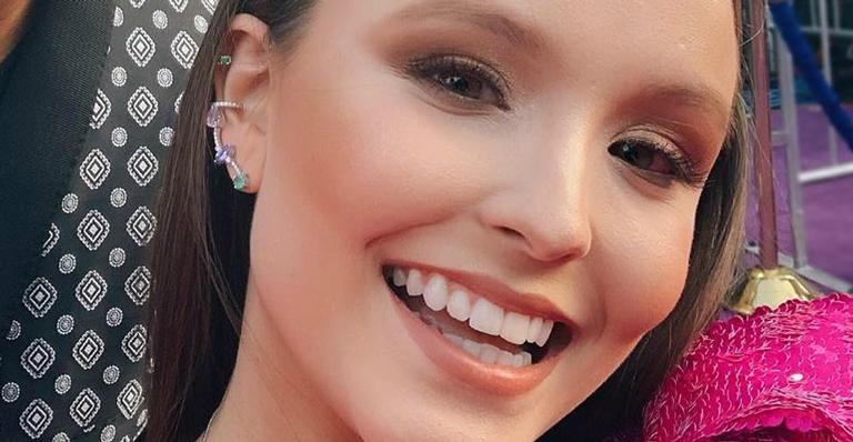 Larissa Manoela se empolga ao conhecer Will Smith em tapete vermelho: ”Meu maior desejo”