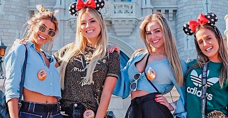 Ex-BBBs posam na Disney e comemoram: ”Sonho se realizando”