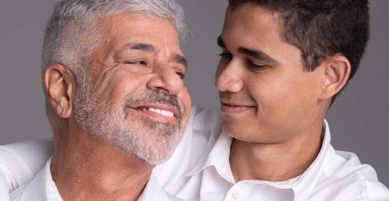 Lulu Santos dá beijão no marido e recebe declaração: ”Hoje e sempre”