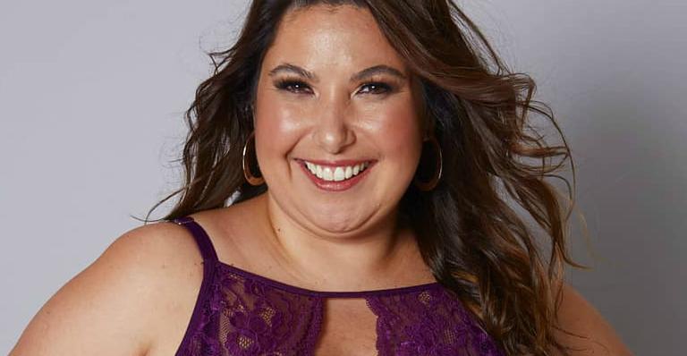 Mariana Xavier surge de lingerie e garante: ”Tem manchinha, tem celulite”