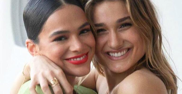 Bruna Marquezine rouba a cena com vestido transparente em evento de Sasha Meneghel