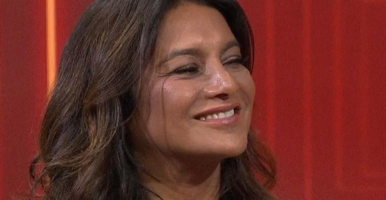 Dira Paes é clicada pelo marido usando biquíni e deixa fãs perplexos: ”Corpaço”