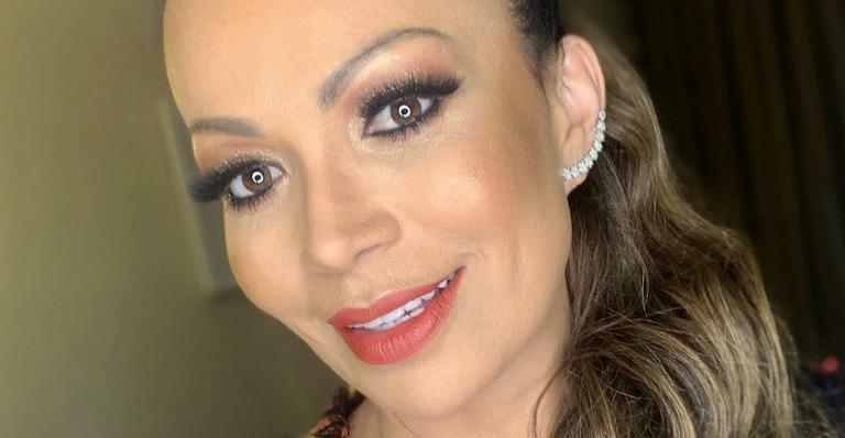 Solange Almeida coloca o corpão pra jogo ao surgir apenas de lingerie