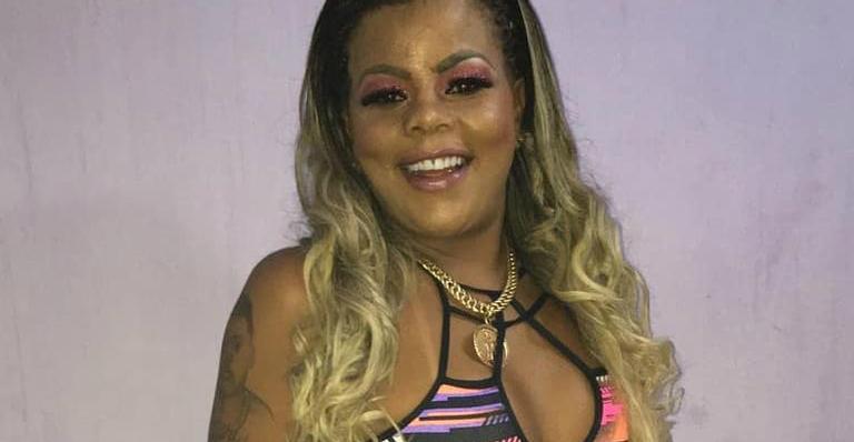 Aos 39, Tati Quebra Barraco impressiona ao publicar foto com o neto: ”Vovó descolada”