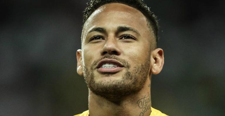 Neymar Jr. faz visita surpresa para o filho e emociona seguidores