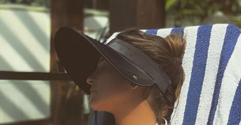 Claudia Leitte curte domingão em família e exibe barrigão em publicação nas redes sociais