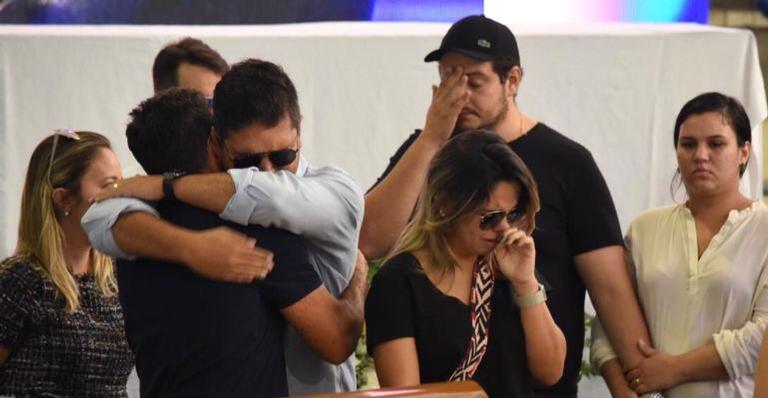 Velório de Gabriel Diniz mobiliza moradores de João Pessoa, na Paraíba