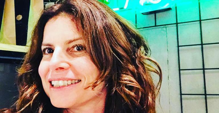 Débora Bloch comemora seu aniversário e recebe presente especial da irmã: “Te amo”