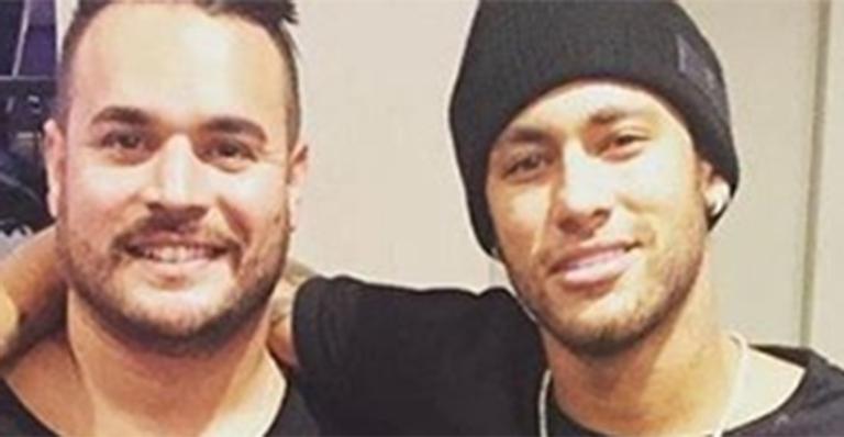 Amigo tenta consolar Neymar Jr após acusação, se atrapalha e vira piada