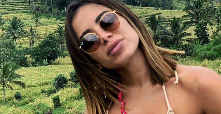 Anitta posa com amiga e semelhança impressiona: ”Parecem irmãs”