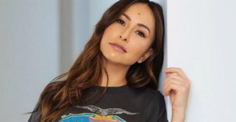 Com Zoe no colo, Sabrina Sato divide clique e fãs apontam deboche de Neymar Jr: ”Até você?”