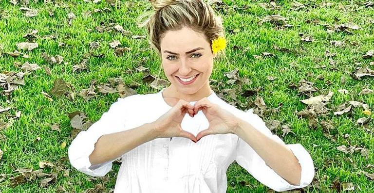 Ex-BBB Paula publica primeira foto com namorado e é atacada: ”Muito feio”
