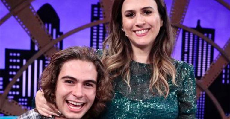 Tatá Werneck se emociona com primeiro chute de seu bebê: ”Nunca senti isso”