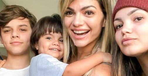 Kelly Key faz texto inspirador sobre maternidade: “Sigo babando”