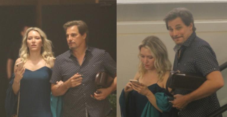 Edson Celulari curte cineminha ao lado da esposa e esbanja simpatia