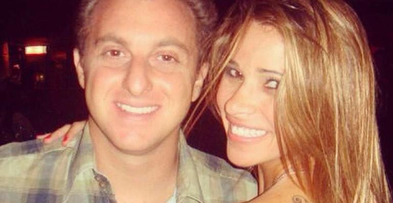 Dany Bananinha entrega como é sua relação com Luciano Huck