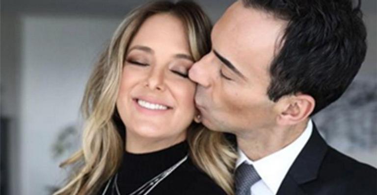 Grávida, Ticiane Pinheiro encanta ao surgir em foto romântica com Cesar Tralli