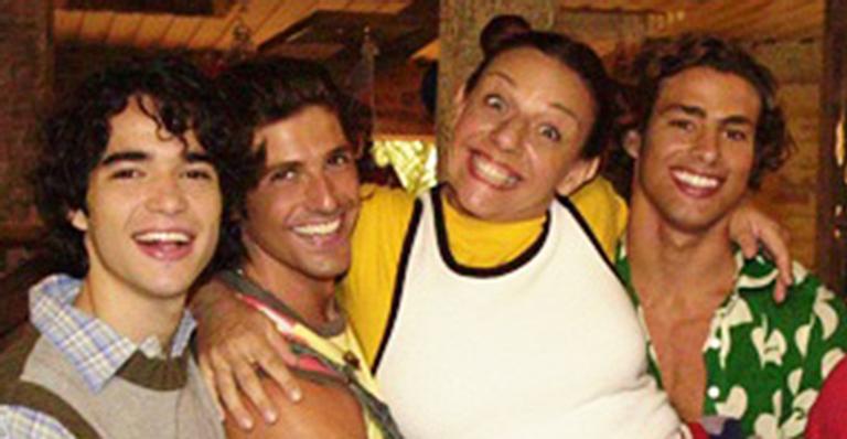 Reynaldo Gianecchini encanta ao reencontrar Rosi Campos na TV: ‘Mamuska’