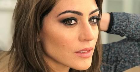 Cachorro de Carol Castro surge de óculos escuros e encanta seguidores
