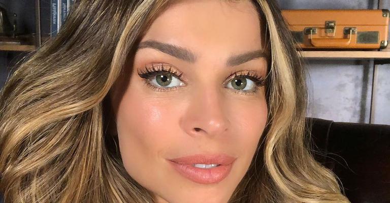 Grazi Massafera surge em pose impressionante de ioga e famosos ficam em choque