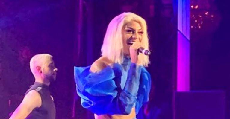 Pabllo Vittar arrasta multidão em parada LGBT nos Estados Unidos
