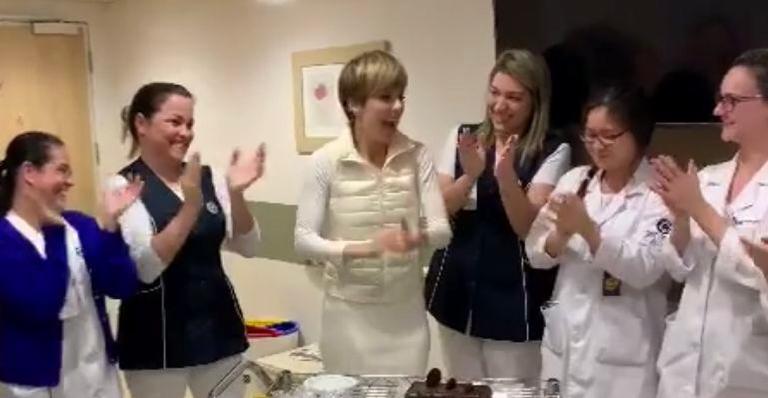 Ana Furtado agradece apoio e comemora vitória contra o câncer: ‘‘Vencemos’’
