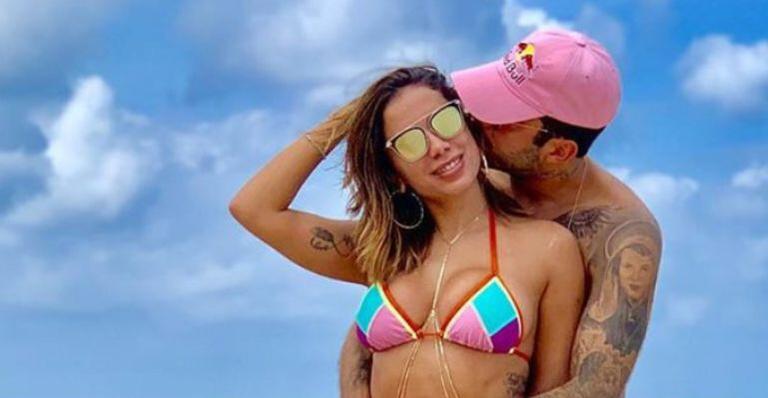 Pedro Scooby diz amar Anitta e é criticado por fãs: ”Rápido demais”