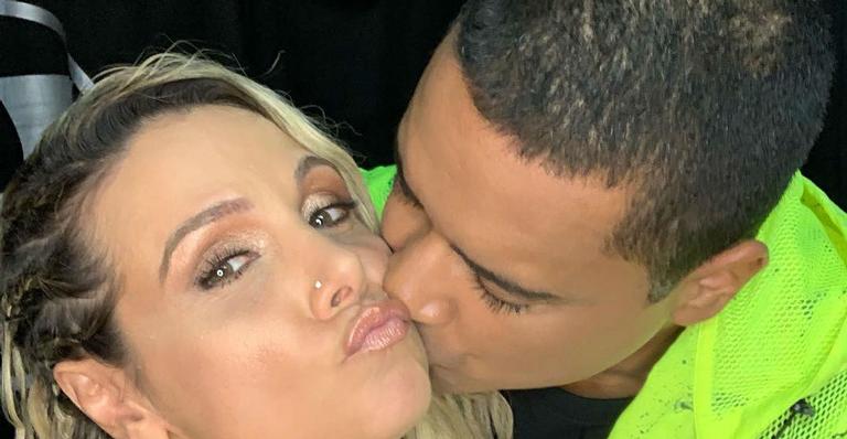 Carla Perez comemora em dose dupla com Xanddy: ”Minha vida”