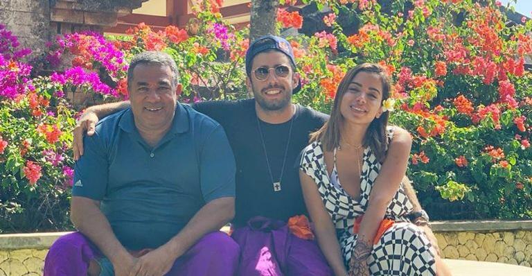 Pai de Anitta ameaça Pedro Scooby: ‘‘Vai arrumar um problema feio’’