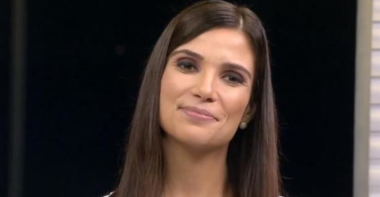 Repórter da Globo ganha flores ao vivo e alfineta marido em pleno Dia dos Namorados