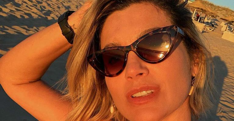 Flávia Alessandra surge deslumbrnte com look inusitado: “Sextou”