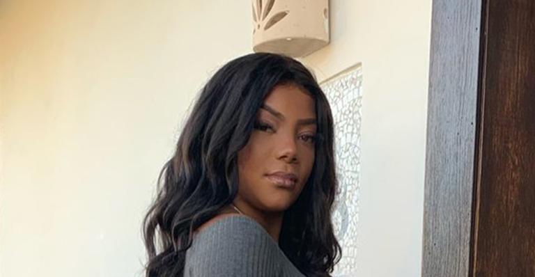 Ludmilla posa com vestido coladíssimo e bumbum imenso rouba a cena