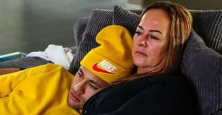 Após turbulência, mãe de Neymar manda recado ao jogador e comove fãs: ”Deus sempre esteve nos cuidando”