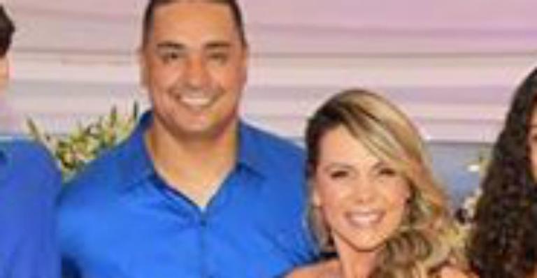 Carla Perez e Xanddy combinam looks com os filhos e beleza impressiona seguidores