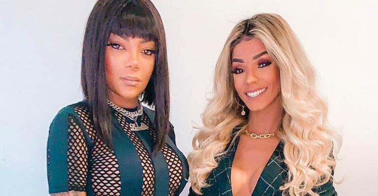 Ludmilla se junta à namorada de biquíni e causa comoção com corpo perfeito