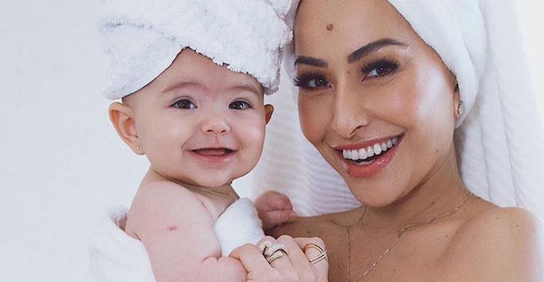 Fofura! Sabrina Sato encanta web ao flagrar Zoe se divertindo com brinquedo