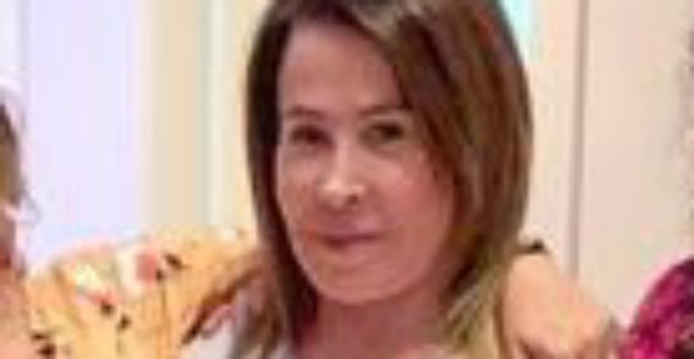 Em raro clique, Zilu Camargo reúne todos os filhos para comemorar aniversário: ”Amo sem limites”