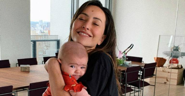 Nostalgia! Zoe usa vestido de Sabrina Sato quando criança e fofura derrete fãs: ”Tem mais de 38 anos”