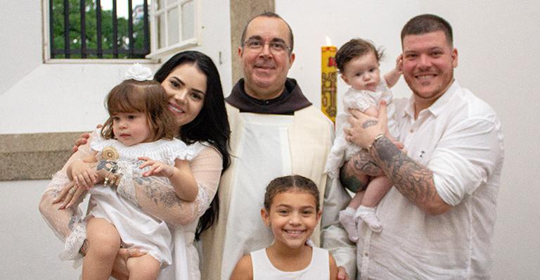Ferrugem festeja o batizado da filha caçula, Aurora