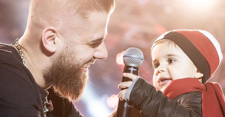 Sertanejo Zé Neto chora em show: ‘Meu filho não quer falar comigo’