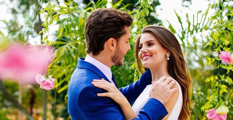 Camila Queiroz celebra primeiro ano do casamento civil com Klebber Toledo: ”Orgulhosa”