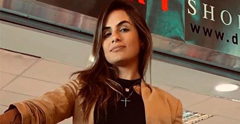 Carol Peixinho surge em clique elegante e fãs dizem: ”Seja mais discreta’