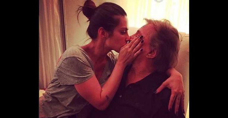 Fábio Jr. declama poema de Cleo Pires durante show e atriz se emociona