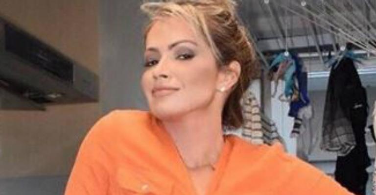 Ex-BBB Fani Pacheco surpreende fãs com pernas gigantes e cinturinha micro: ”Meta de vida”