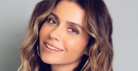 Giovanna Antonelli renova bronzeado e ostenta barriga chapada em dia de praia