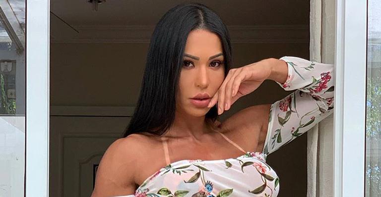 Gracyanne Barbosa surge completamente nua: ‘Bumbum na nuca’