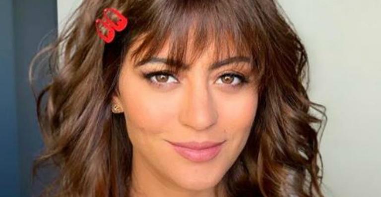 Carol Castro posa com a filha nos braços e fofura encanta fãs: ”É a sua cara!”