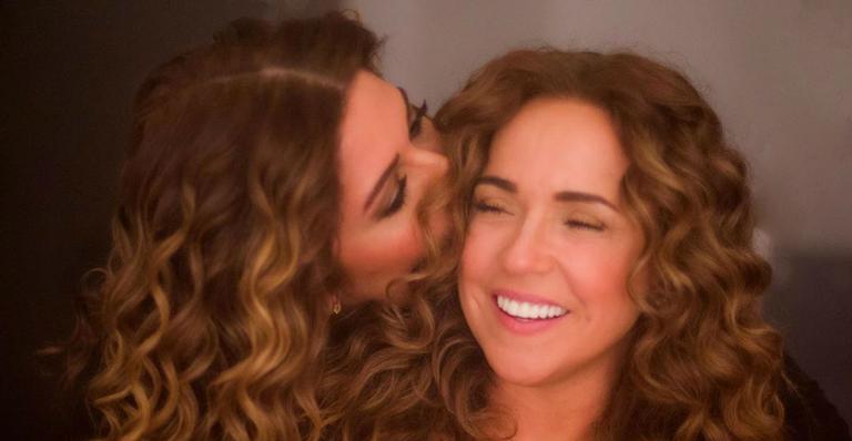 Daniela Mercury e Malu Verçosa se beijam dentro da Câmara dos Deputados